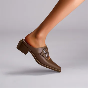 2023 Летни Нови Модни Дамски Обувки Baotou в Средния Блок Ток С Остър Пръсти, Джапанки за Подиум, Сандали с Катарама на колана